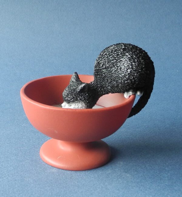 Gattino che Beve Latte di Albert Dubout