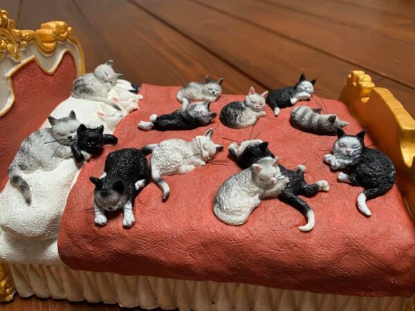 Gatti sul letto di Albert Dubout - immagine 5