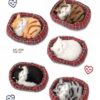 Gatto decorativo in finto pelo addormentato nella cuccia - immagine 3