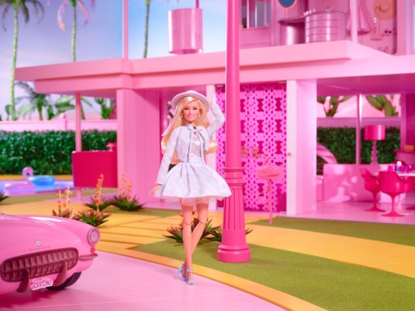 Barbie The Movie Doll Barbie in set coordinato scozzese - immagine 15