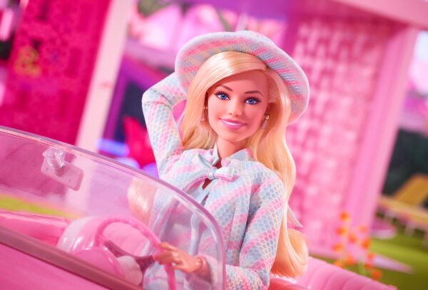 Barbie The Movie Doll Barbie in set coordinato scozzese - immagine 17