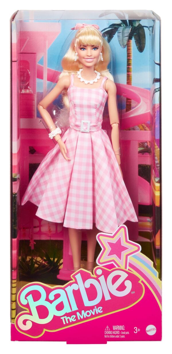 Barbie The Movie Doll Barbie in abito a quadretti rosa - immagine 10