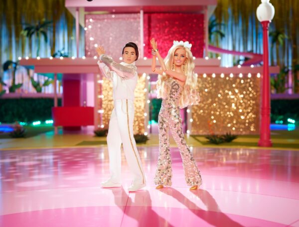 Barbie The Movie Doll Barbie in tuta da discoteca dorata - immagine 11