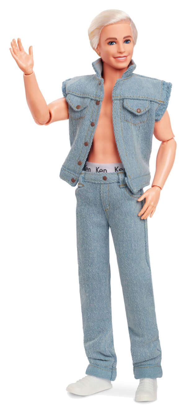 Barbie The Movie Doll Ken indossa il set coordinato in denim - immagine 4