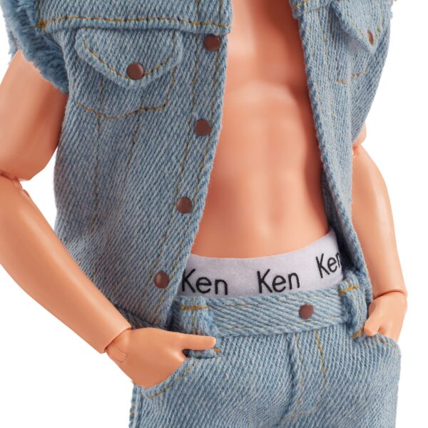 Barbie The Movie Doll Ken indossa il set coordinato in denim - immagine 7