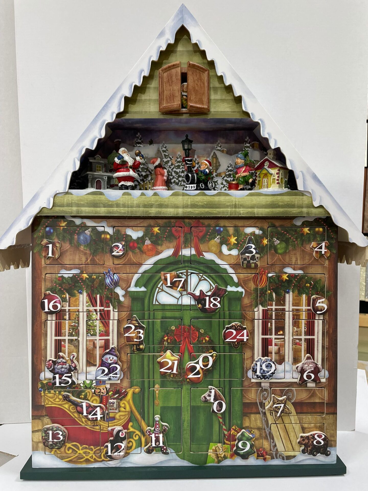 Calendario dell'Avvento Aprendo una della 24 portine suona la melodia “We wish you a Merry Christmas”