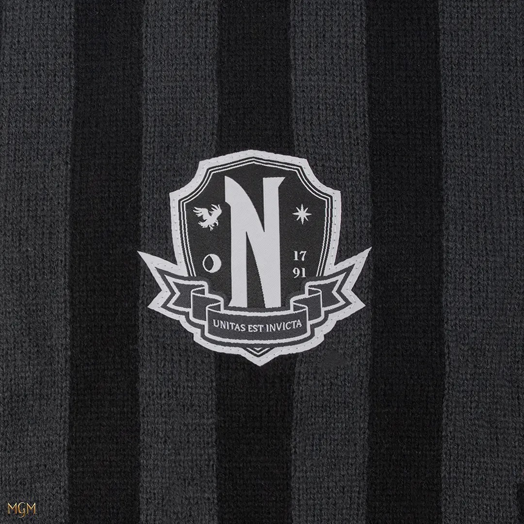 Sciarpa nera Nevermore Academy Mercoledì - immagine 2