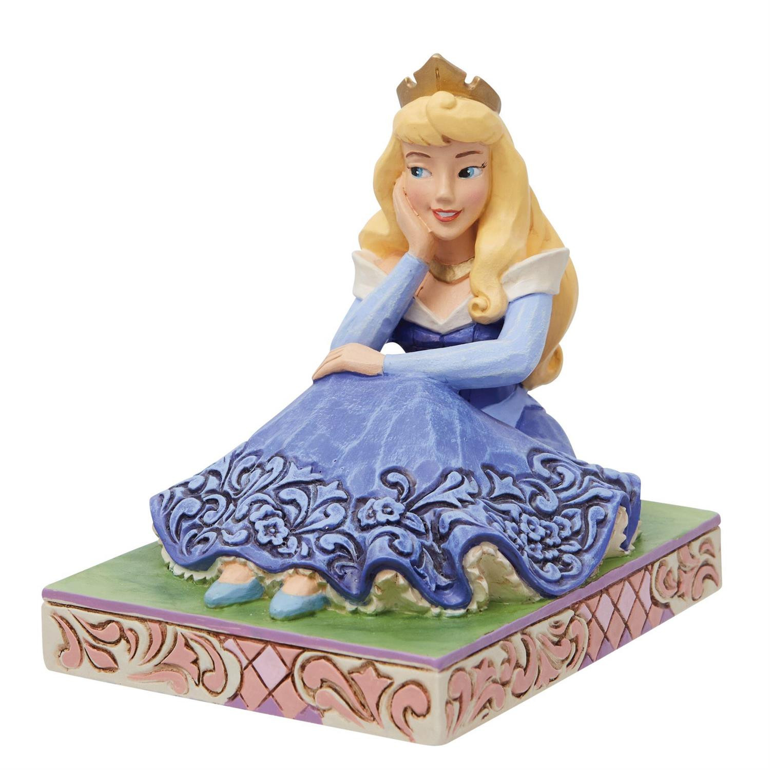 aurora in posa personalità disney tradition