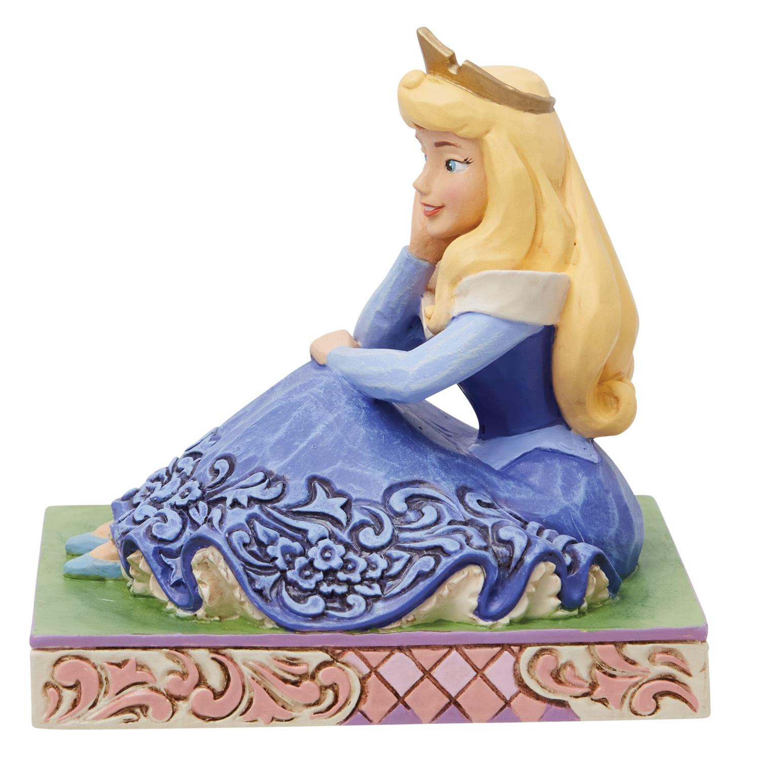 aurora in posa personalità disney tradition