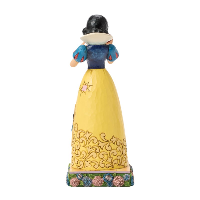 statuetta di biancaneve con l'abito da cerimonia